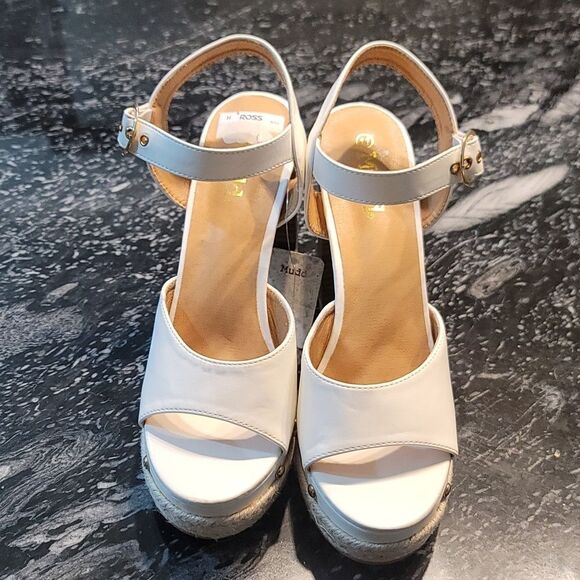 BRAND NEW MUDD CHUNKY PLATFORM ROUND-TOE HEEL STUDDED SANDALS - Picture 2 of 14